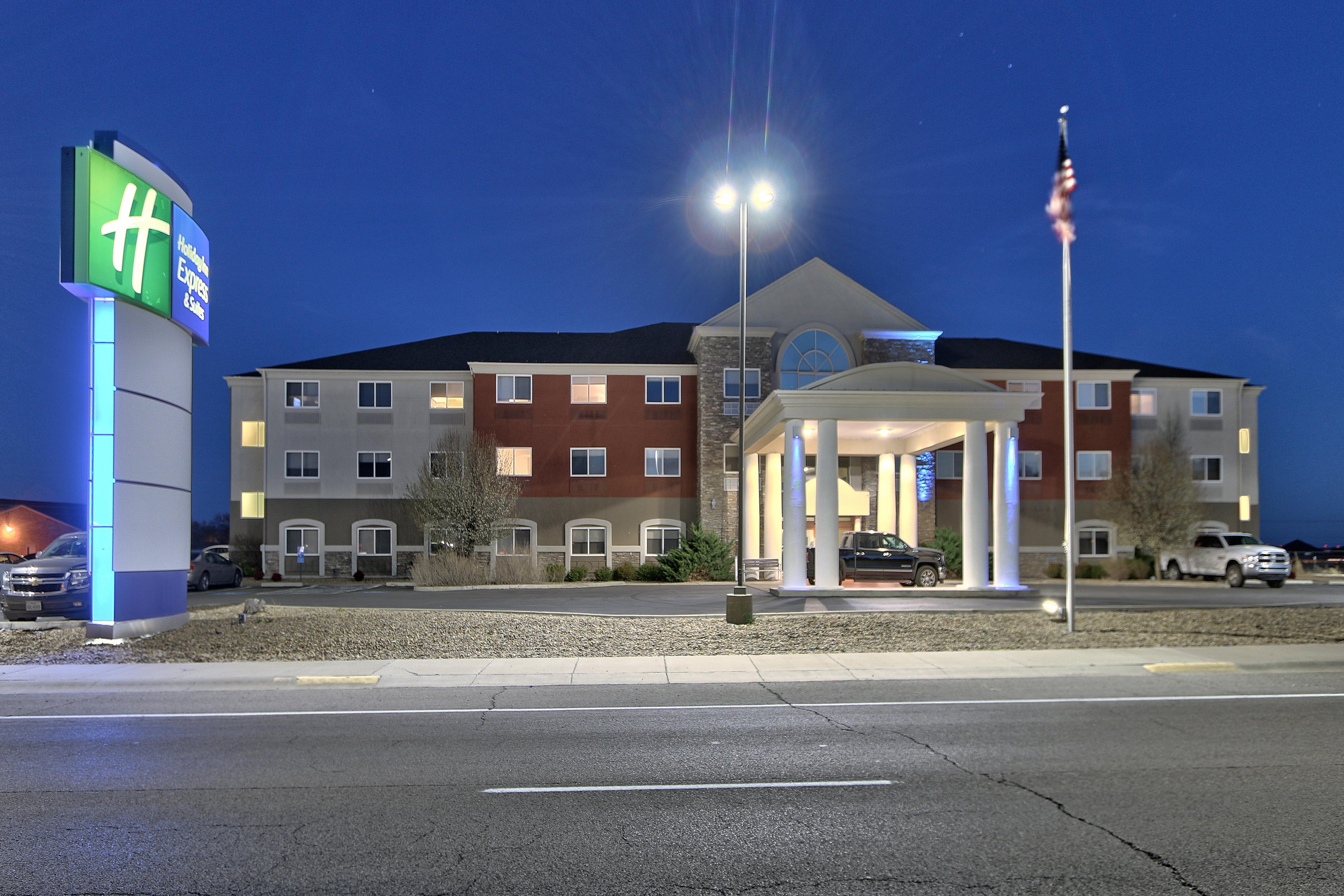 Holiday Inn Express & Suites Portales By Ihg Exterior photo