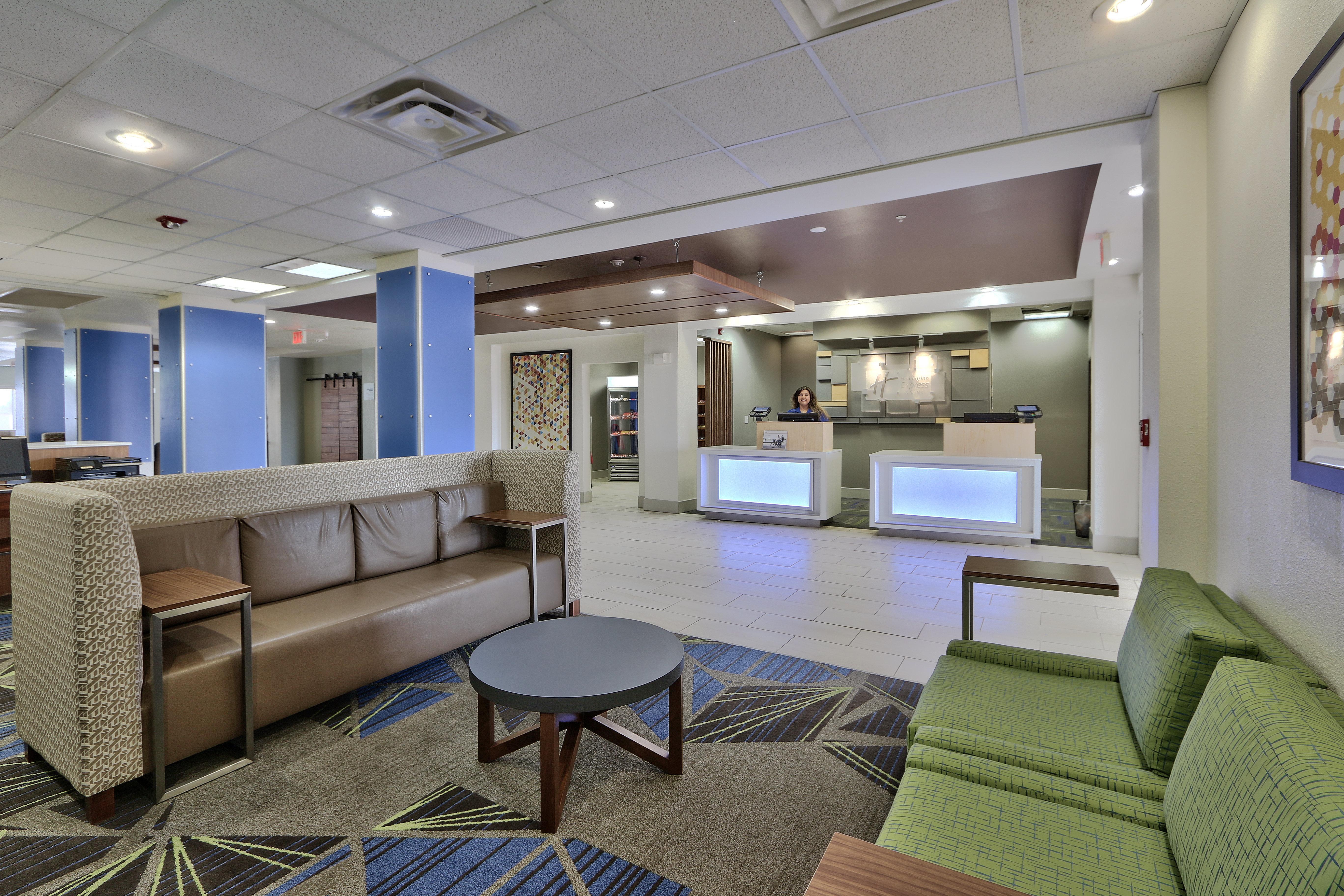 Holiday Inn Express & Suites Portales By Ihg Exterior photo