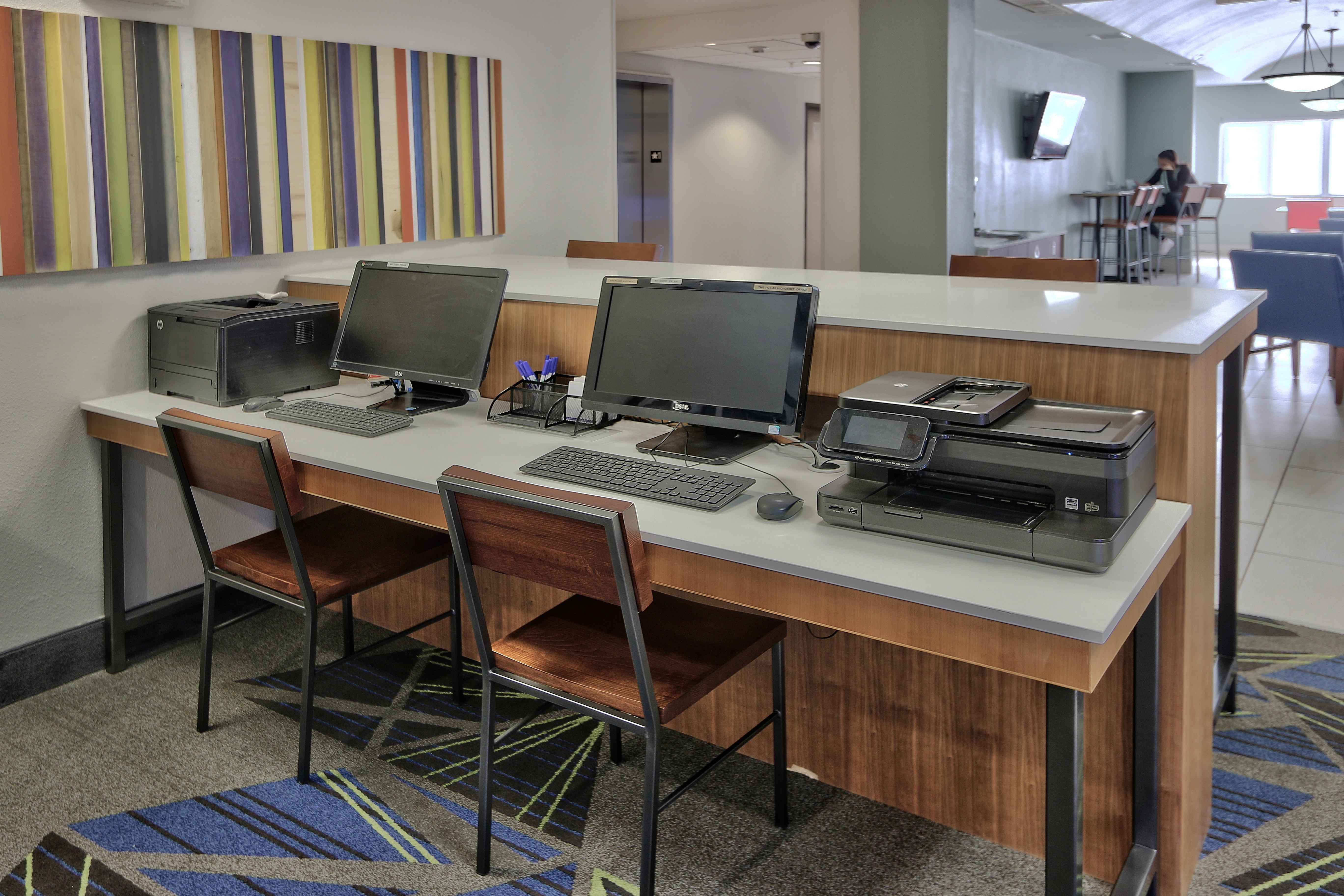 Holiday Inn Express & Suites Portales By Ihg Exterior photo