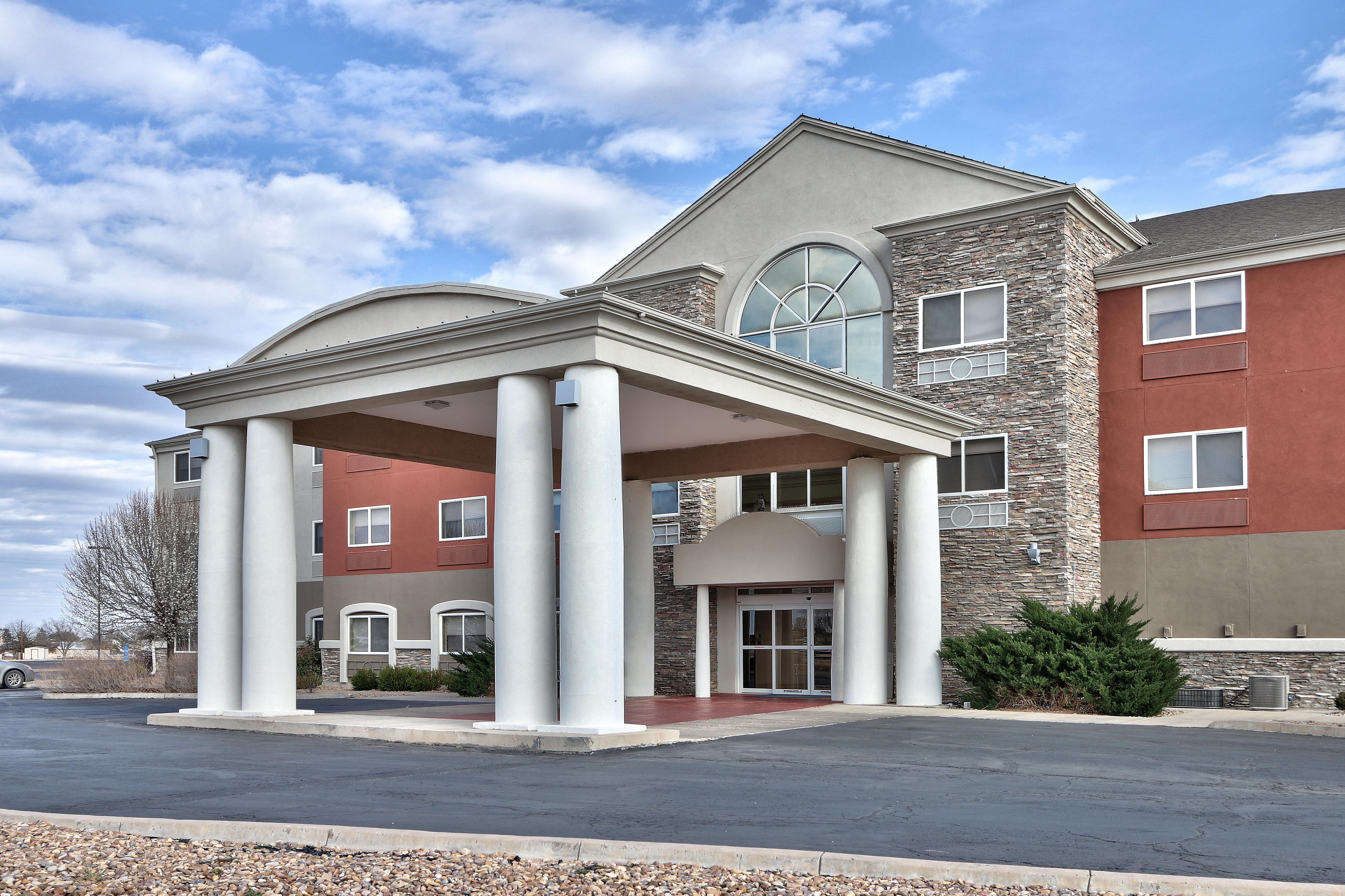 Holiday Inn Express & Suites Portales By Ihg Exterior photo