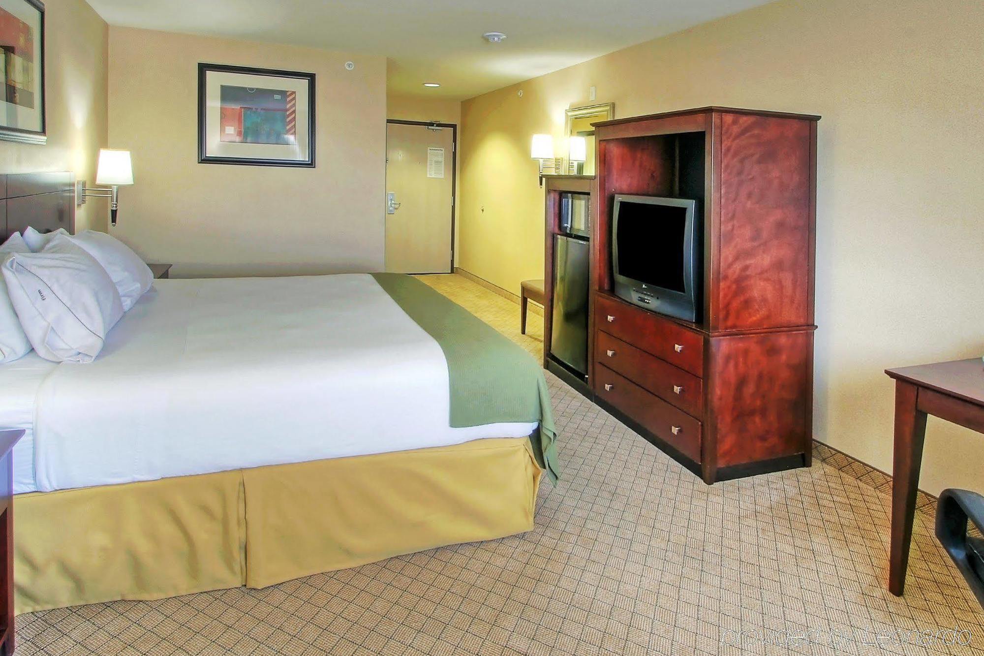 Holiday Inn Express & Suites Portales By Ihg Room photo